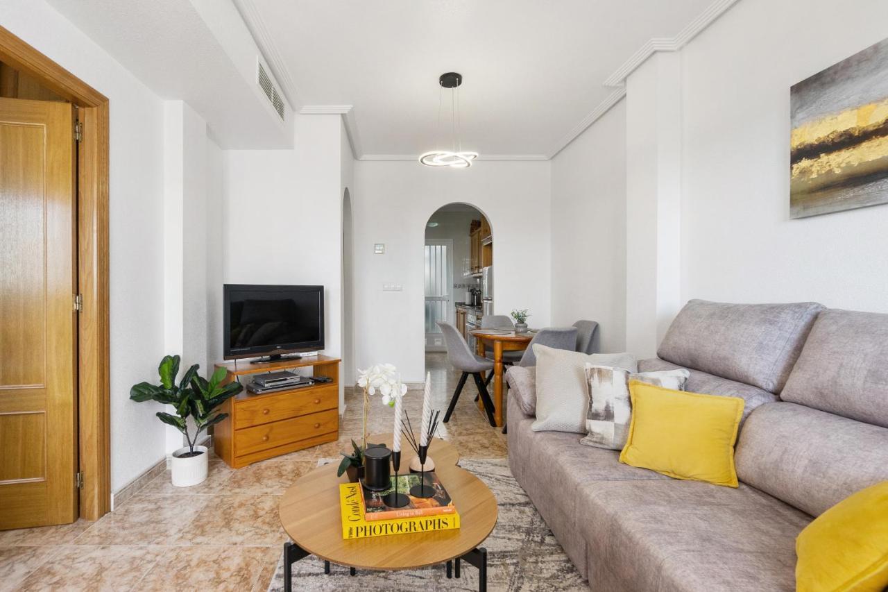 Cb Living - Homely Cinuelica, Punta Prima Apartment *
