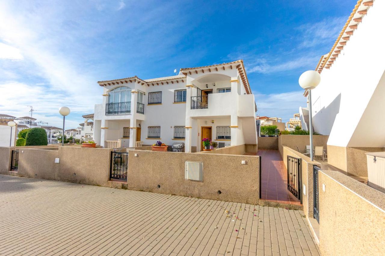 Cb Living - Homely Cinuelica, Punta Prima Apartment *